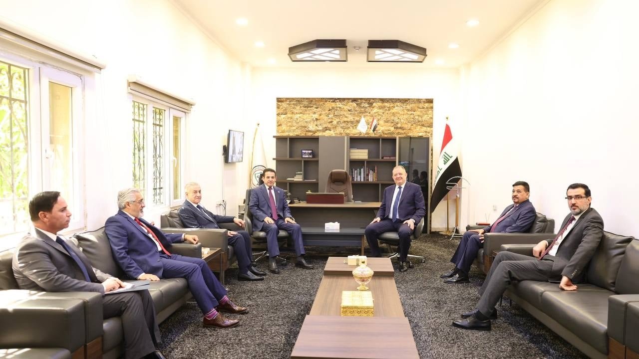 الأعرجي يزور مقر جهاز المخابرات الوطني لبحث عدة ملفات