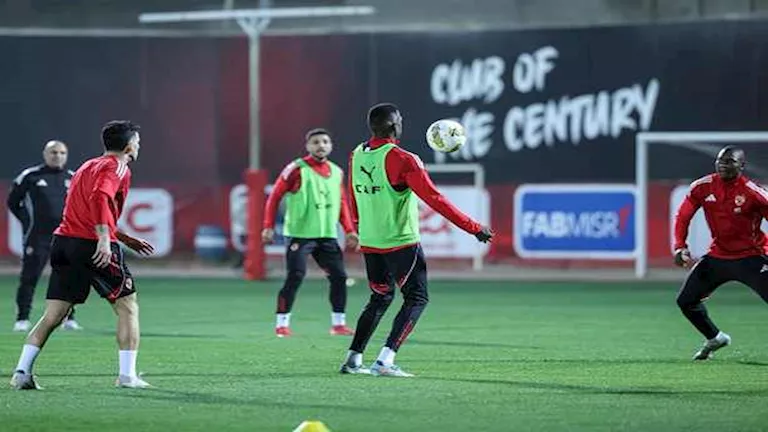 برنامج بدني وفني مكثف للأهلي قبل مواجهة سيراميكا في الدوري المصري