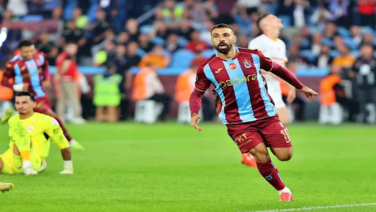 صلاح ينشر عدد من الصور من مباراة طرابزون سبوروجالاتا سراي في الدوري ال